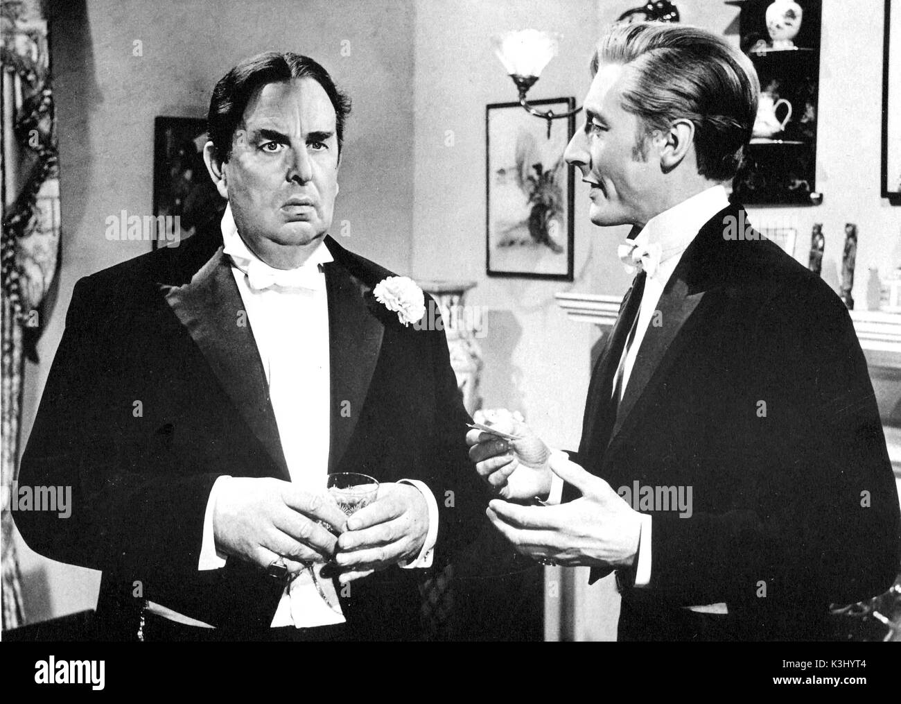 OSCAR WILDE [BR 1960] de gauche - ROBERT MORLEY comme Oscar Wilde, John NEVILLE comme "Bosie" - Lord Alfred Douglas Oscar Wilde Banque D'Images