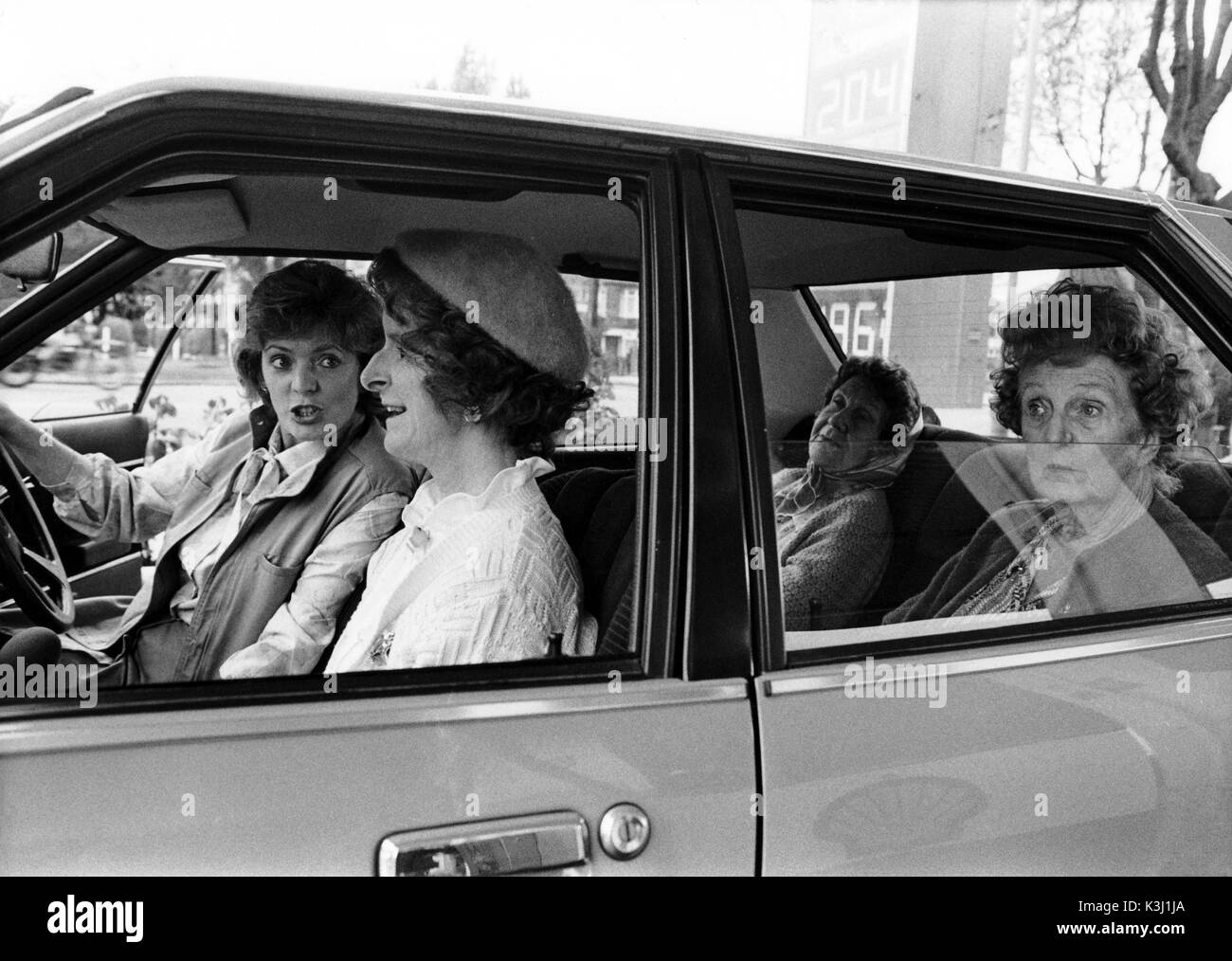 Aiguilles d'Alison Steadman, ANN WAY, CONSTANCE CHAPMAN, JOAN HICKSON Banque D'Images