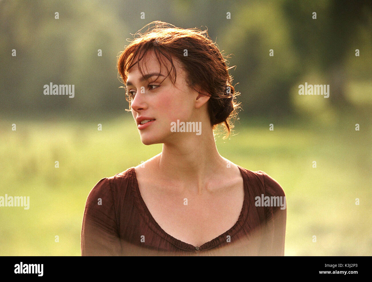 Orgueil et préjugés ORGUEIL ET PRÉJUGÉS Keira Knightley Date : 2005 Banque D'Images