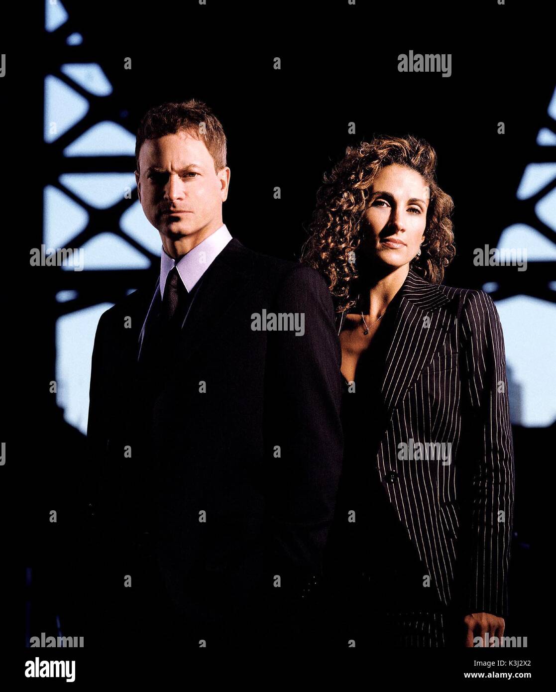 Stars GARY SINESE et MELINA KANAKAREDES. Sous licence de Channel 5 Broadcasting. Cinq Photos : 0207 550 5509. Gratuit pour la presse et de rédaction annonces utiliser dans le cadre de l'émission de Channel 5 programmes seulement. Cette image ne peut être reproduit qu'avec l'accord écrit préalable de canal 5. Pas pour toute forme de publicité, d'utilisation d'internet ou dans le cadre de la vente de tout produit. CSI : NY aka CSI : NEW YORK GARY SINESE comme Det. Mac Taylor, MELINA KANAKAREDES comme Det. Stella Bonasera Banque D'Images