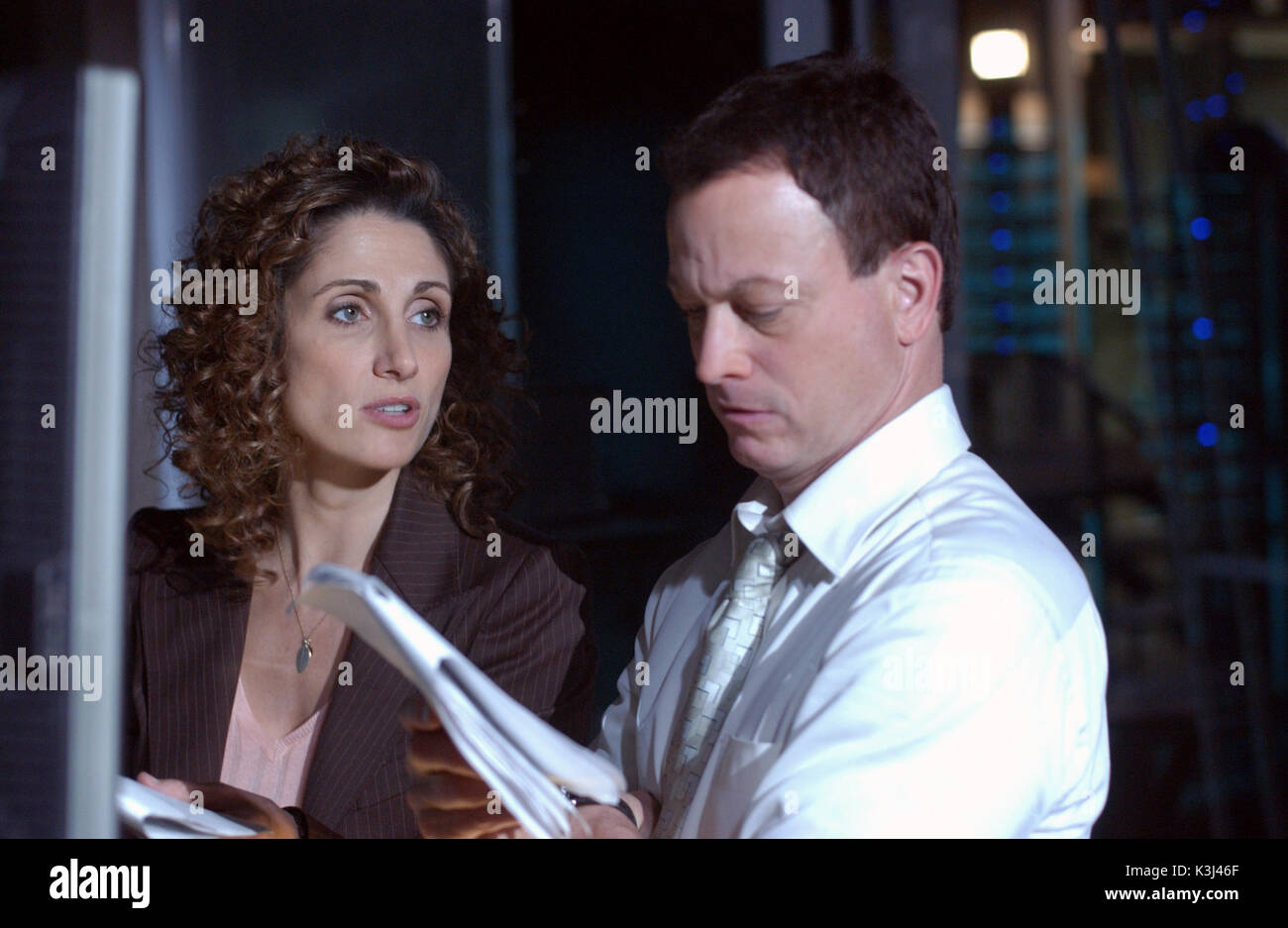 CSI : NY aka CSI : NEW YORK Series# 1/épisode# 17/l'automne MELINA KANAKAREDES comme Det. Stella Bonasera, GARY SINESE comme Det. Mac Taylor CSI : NY Banque D'Images