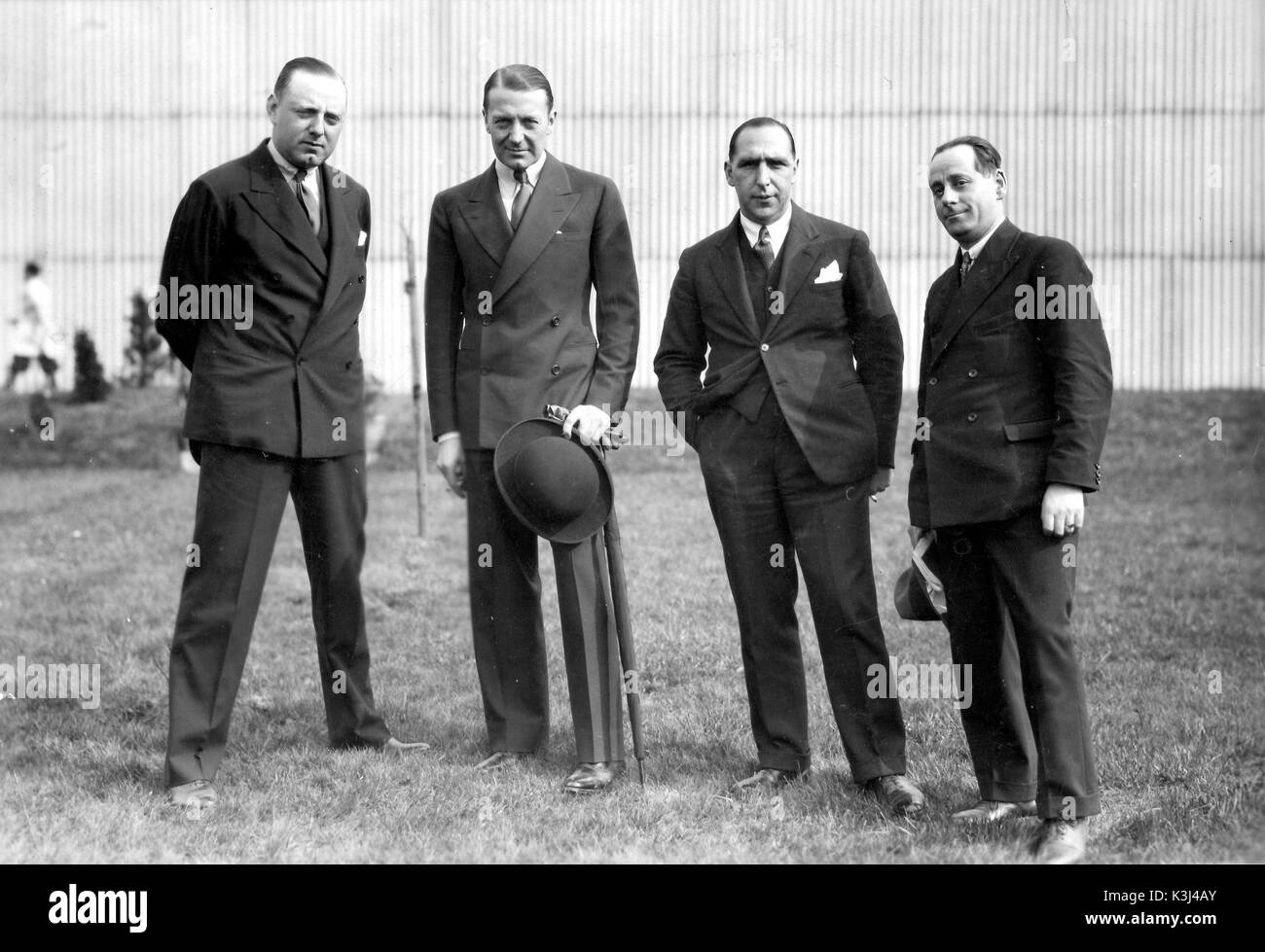 Les studios d'Elstree, la base du British International Pictures est visité par le célèbre acteur de film CLIVE BROOK a aussi vu sont VICTOR SAVILLE Banque D'Images