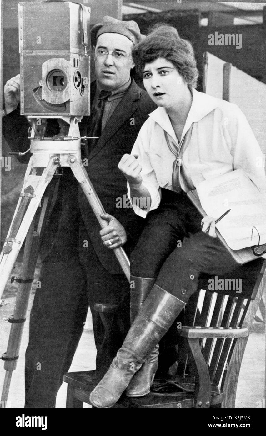 Acteur / réalisateur CLEO MADISON vu ici diriger l'un de ses films dans les années 10 Banque D'Images
