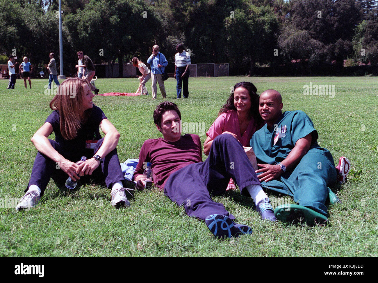 65214 2 23a SCRUBS My Old Lady Ð ; trois patients montrent à J.D