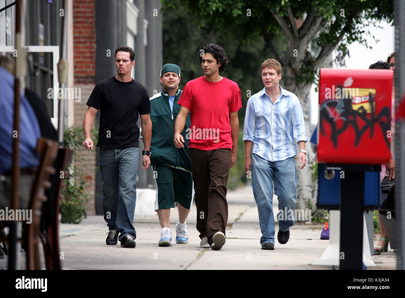 ENTOURAGE KEVIN DILLON, JERRY FERRARA, ADRIAN GRENIER, Kevin Connolly ENTOURAGE [Série TV US 2004 - ] [L-R] KEVIN DILLON, JERRY FERRARA, ADRIAN GRENIER, Kevin Connolly Banque D'Images