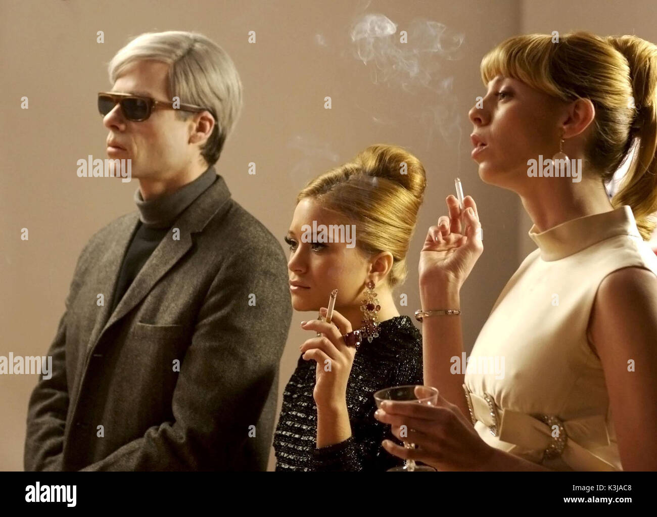FACTORY GIRL GUY PEARCE comme Andy Warhol , Mary-Kate Olsen (centre), Date : 2006 Banque D'Images
