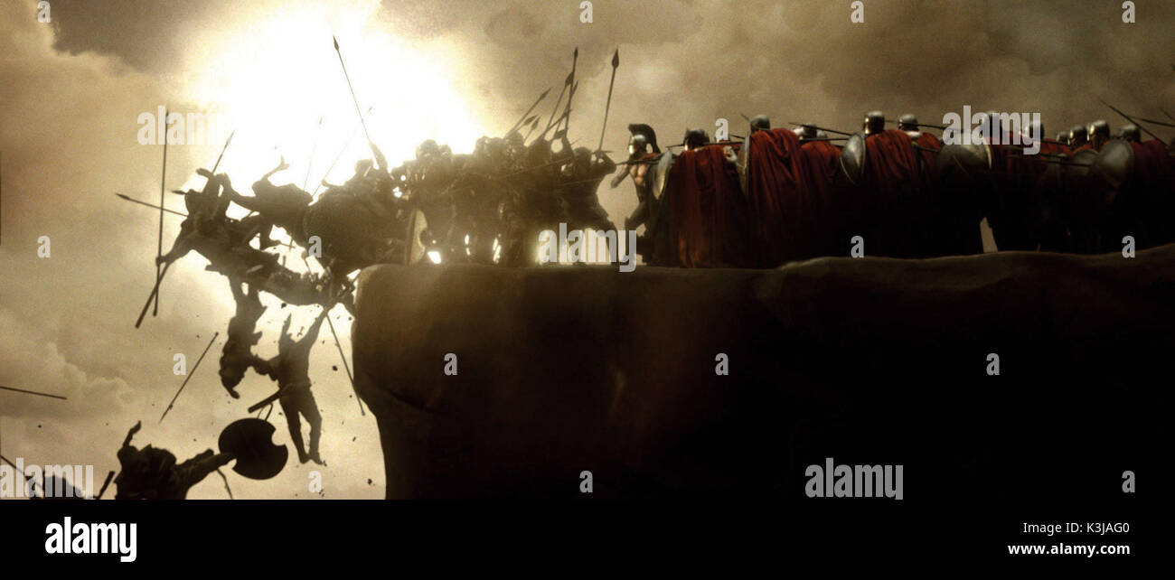 300 Le roi Léonidas et les Spartiates dur l'armée perse sur une falaise et dans la mer 300 Date : 2006 Banque D'Images