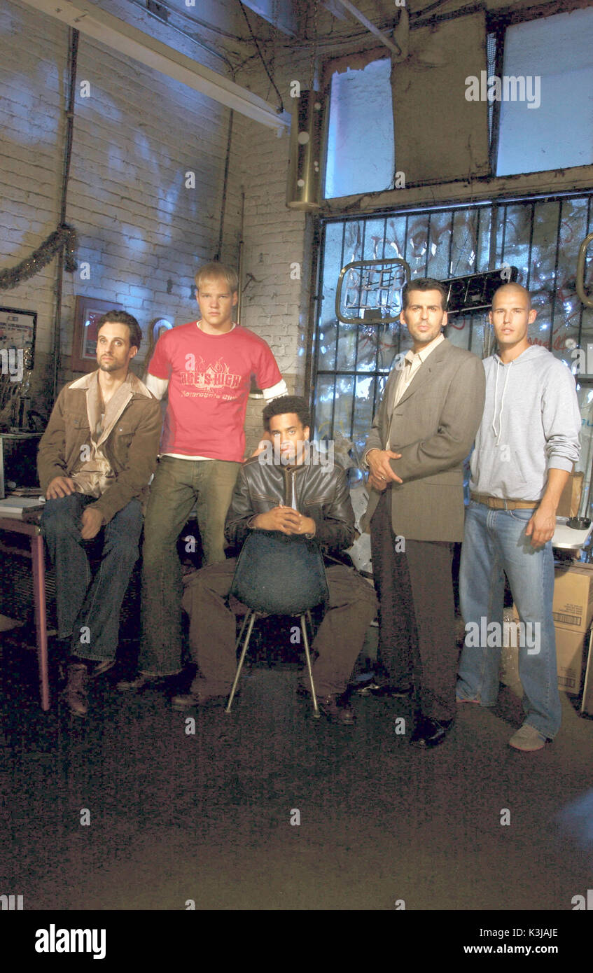 SLEEPER CELL OMID ABTAHI, BLAKE SHIELDS, MICHAEL EALY, Oded Fehr, ALEX NESIC SLEEPER CELL Date : 2005 Banque D'Images