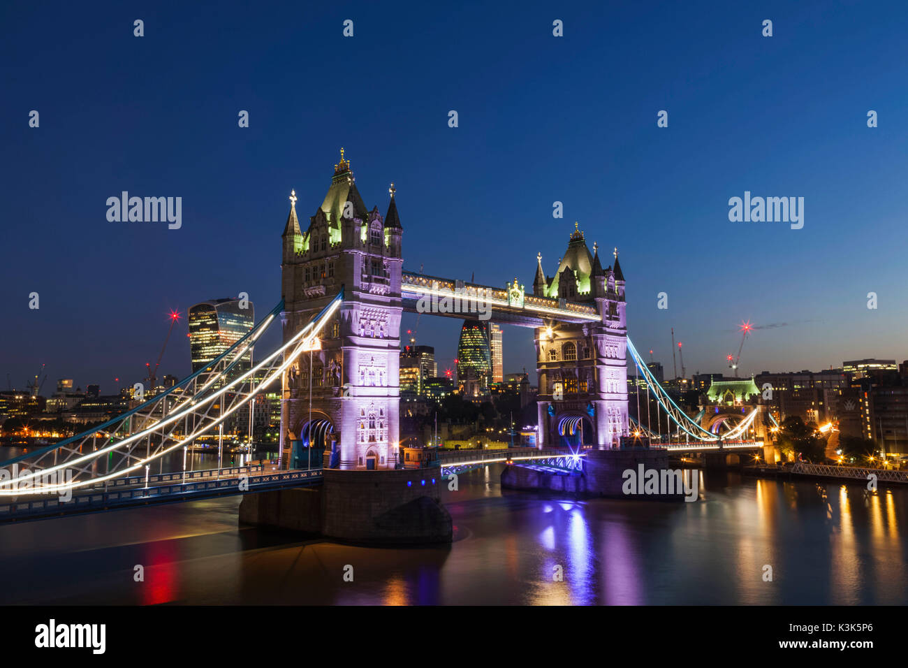 L'Angleterre, Londres, Tower Bridge at Night Banque D'Images