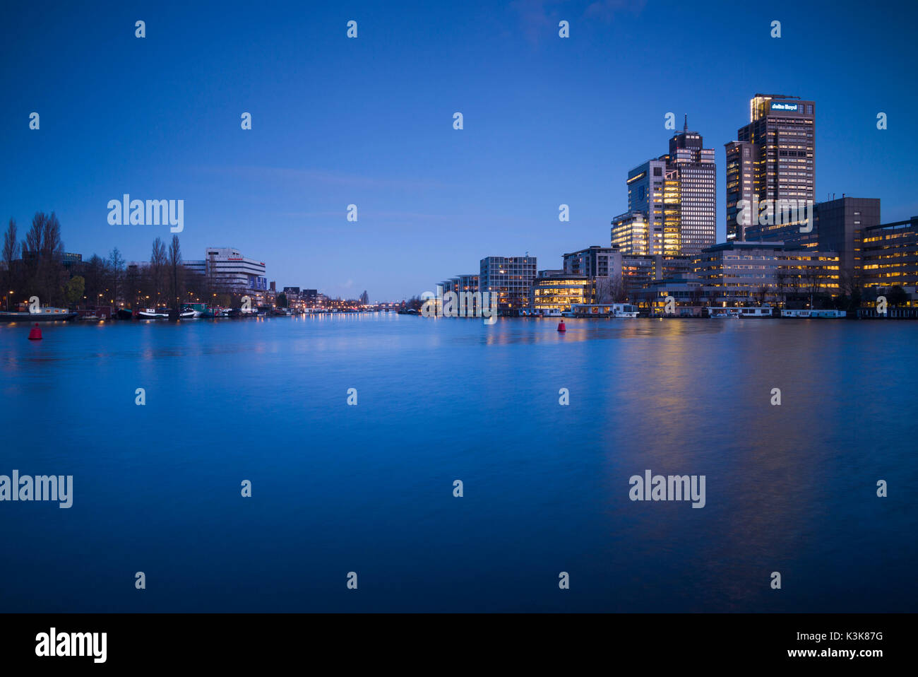 Pays-bas, Amsterdam, Omval quartier commercial, tours de bureaux, l'aube Banque D'Images