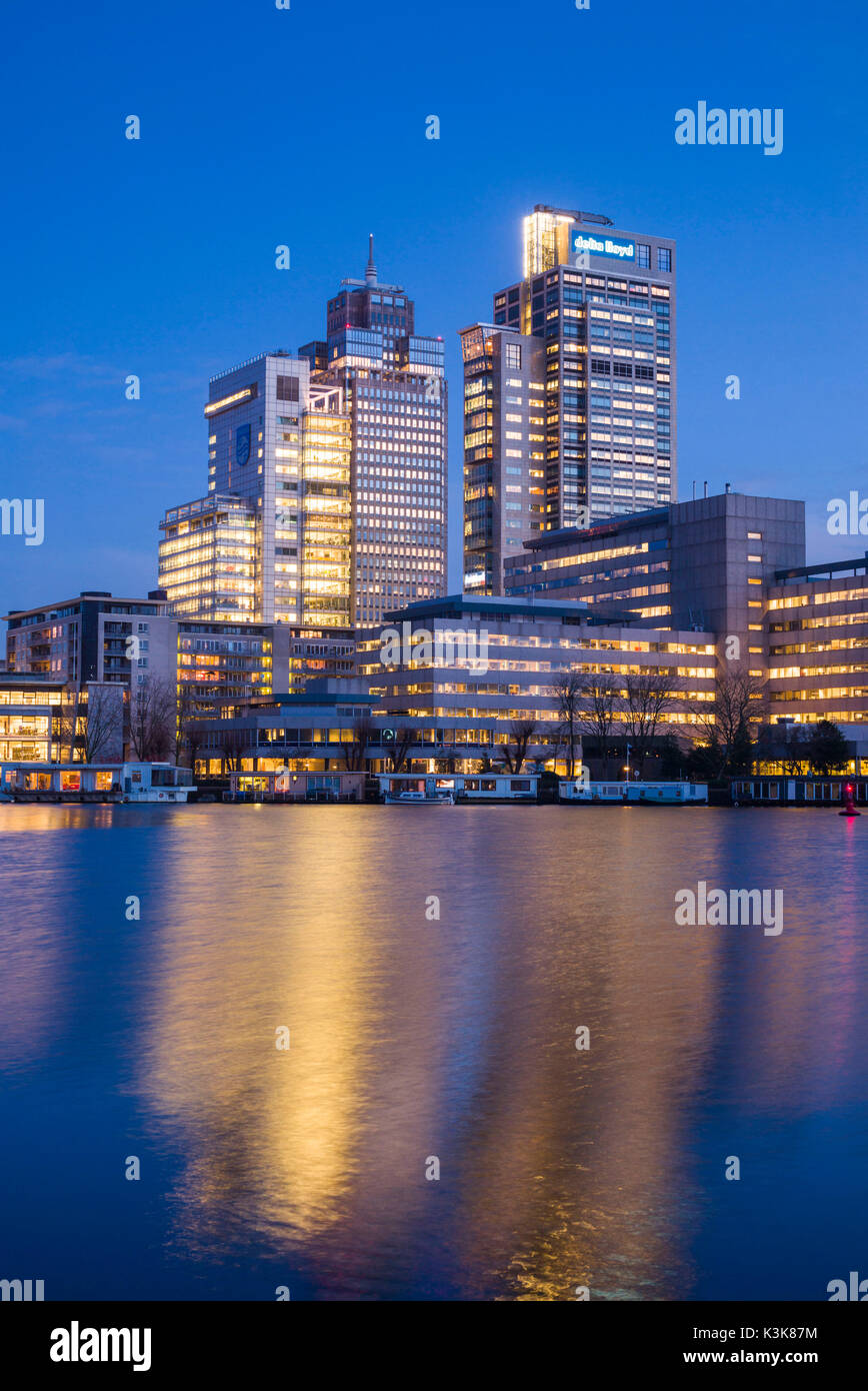 Pays-bas, Amsterdam, Omval quartier commercial, tours de bureaux, l'aube Banque D'Images