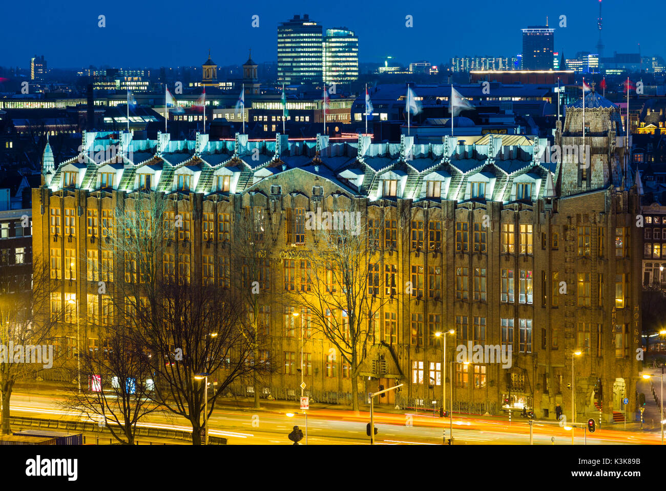 Pays-bas, Amsterdam, Het Scheepvartshuis, anciens bureaux de la compagnie maritime abrite le Grand Hotel Amrath, extérieur, elevated view, dusk Banque D'Images