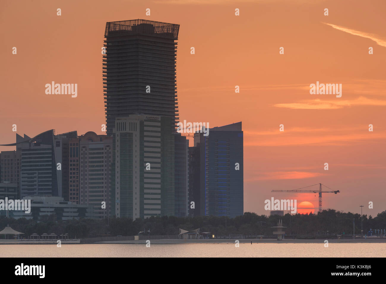 Émirats arabes unis, Abu Dhabi, ville le long de la Corniche, Dawn Banque D'Images