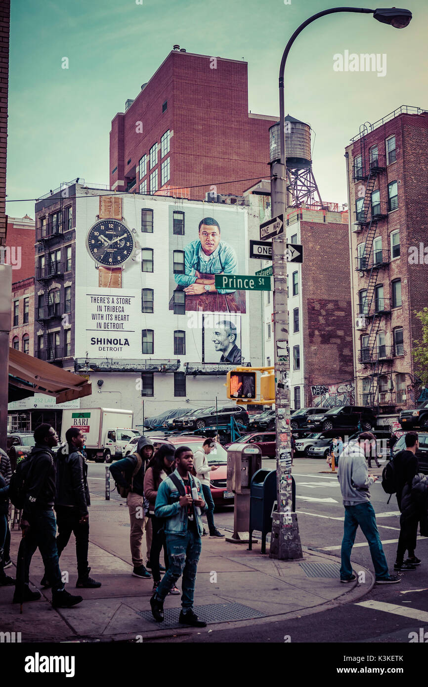 Shinola Eyecatching Watch, grande peinture murale, l'affiche et Art de rue, Steetview, Manhattan, New York, USA Banque D'Images