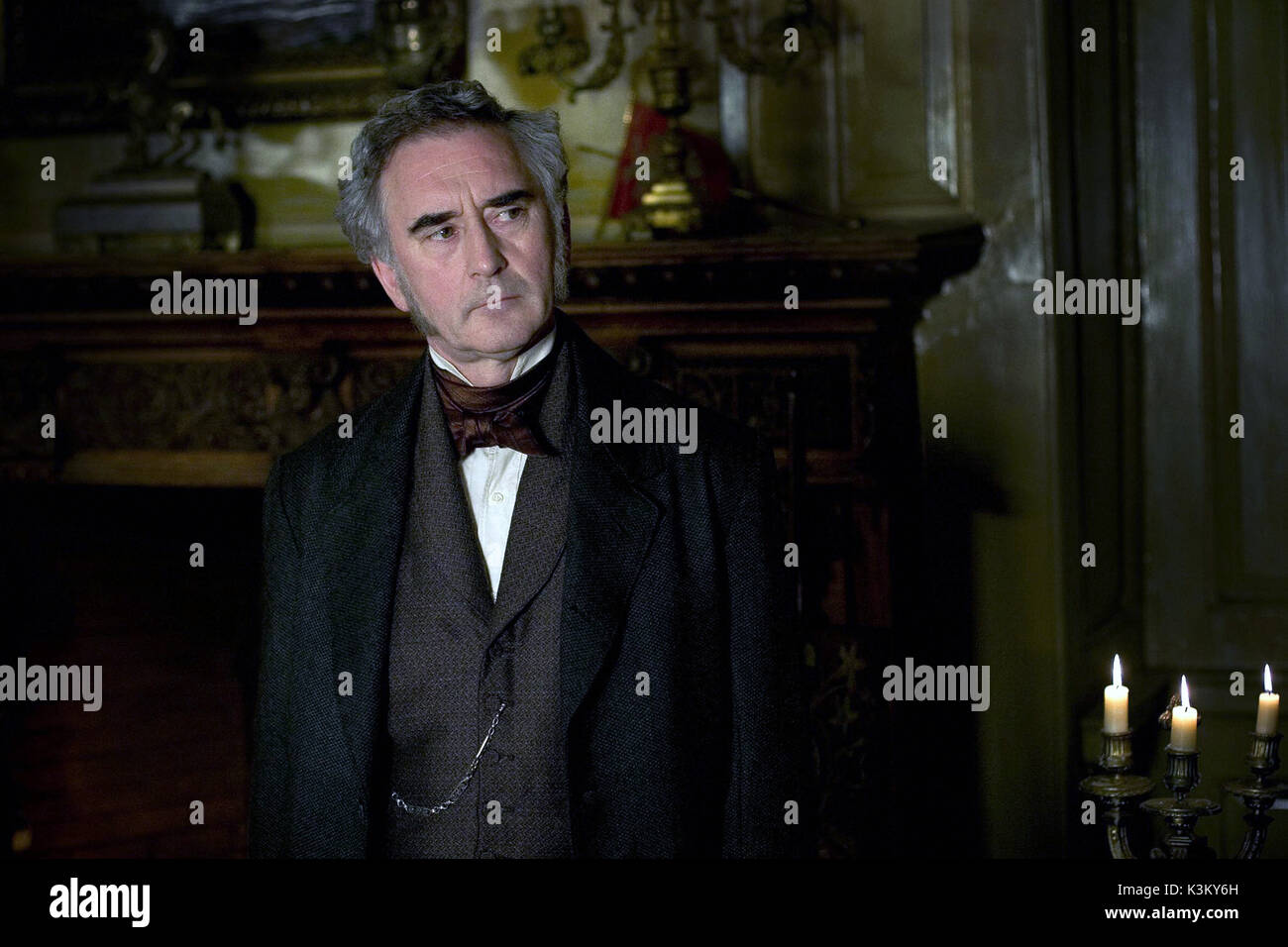 BLEAK HOUSE DENIS LAWSON comme John Jarndyce Date : 2005 Banque D'Images