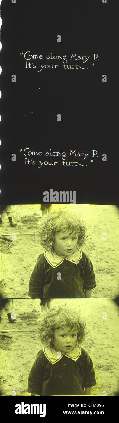 SILENT FILM INTERTITLE non identifiés à partir d'un film dans lequel l'image est teinté de jaune. Les films muets étaient très souvent teinté en différentes couleurs, parfois à l'atmosphère de l'aide Banque D'Images