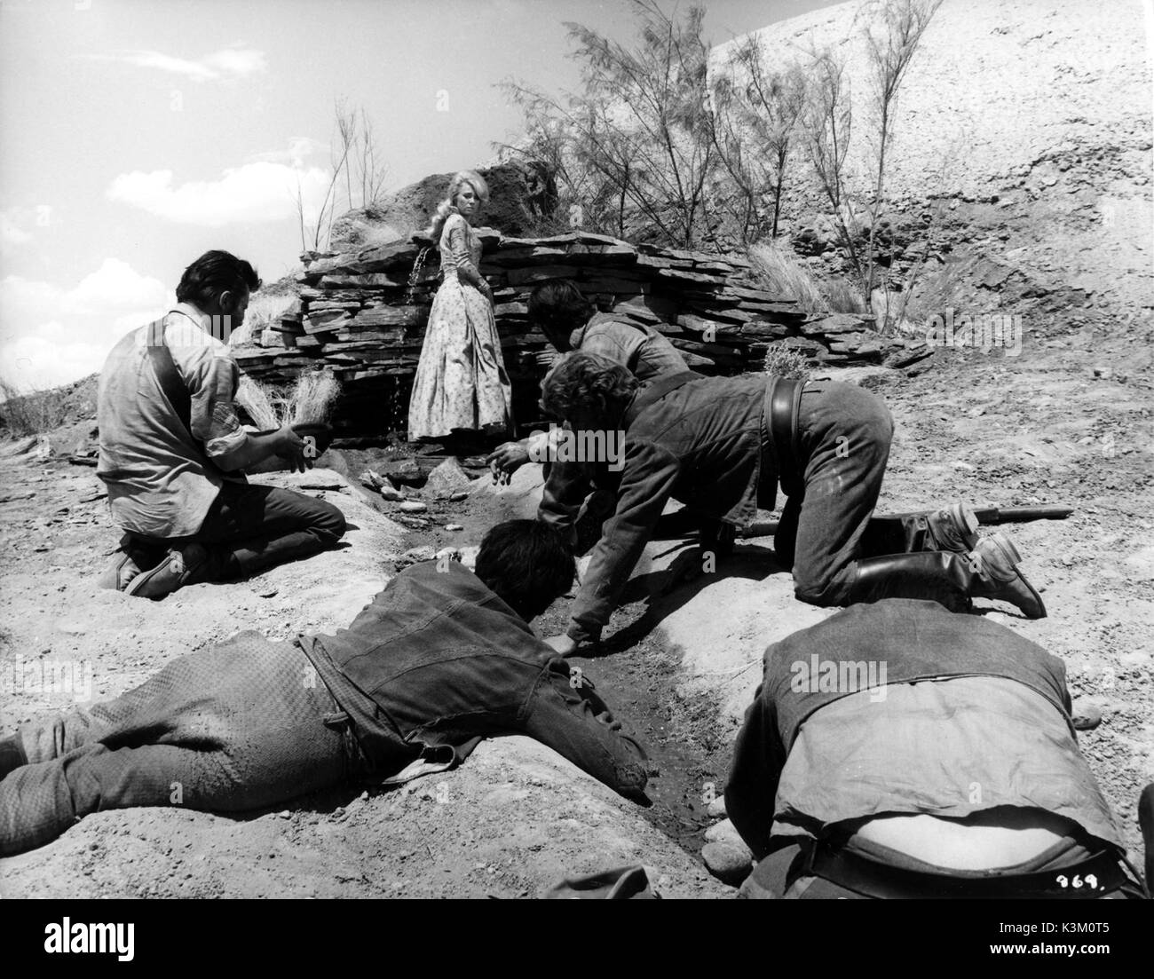 Un temps pour tuer les SALLESOFFICIAL SITESDIVERSPHOTOSSOUND aka INGE STEVENS Date : 1967 Banque D'Images