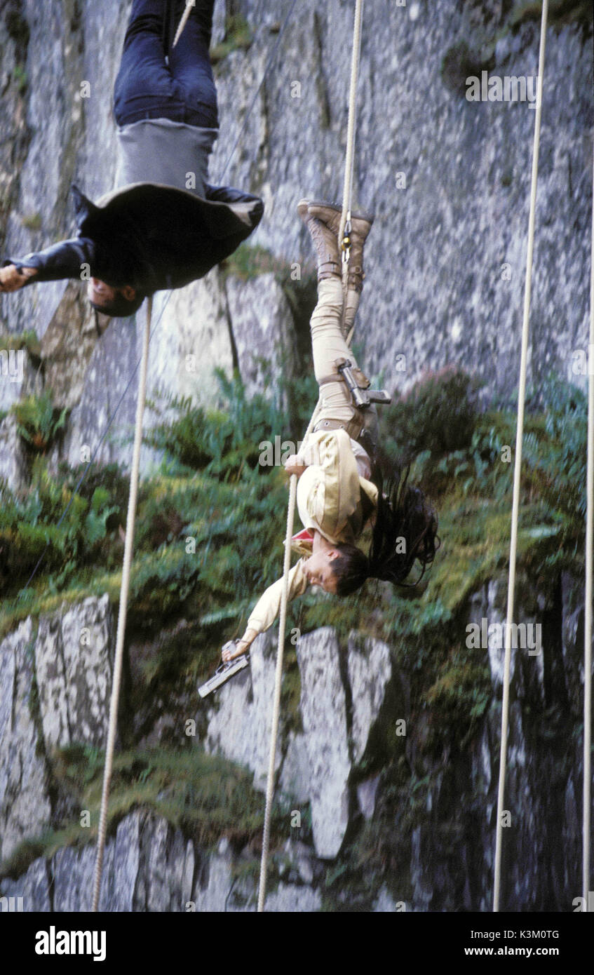 LARA CROFT TOMB RAIDER : LE BERCEAU DE LA VIE DE GERARD BUTLER, ANGELINA JOLIE en Lara Croft Date : 2003 Banque D'Images