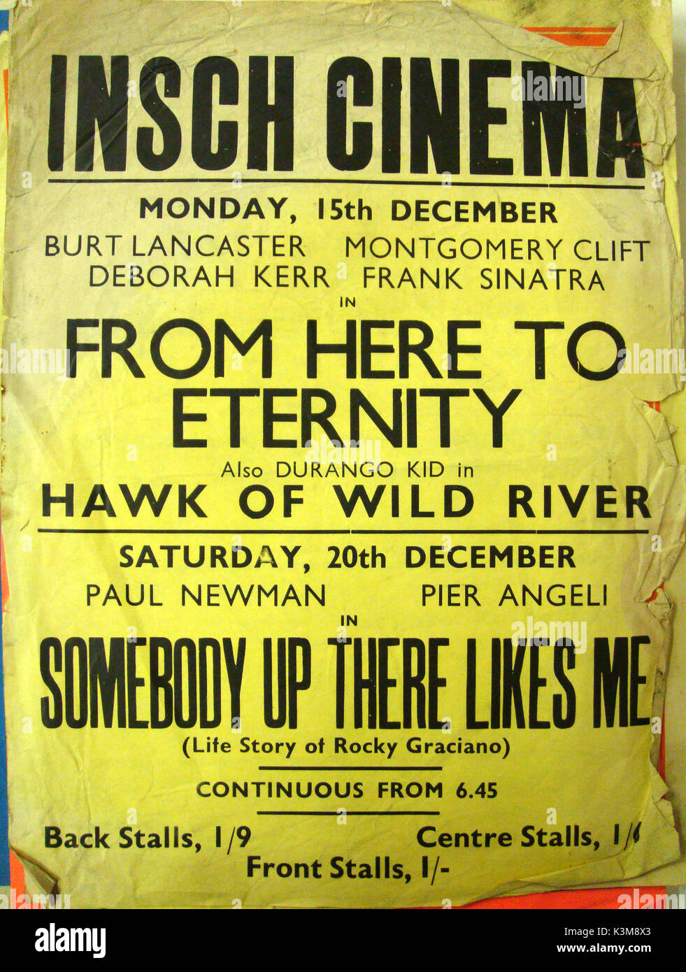Une affiche pour les séances hebdomadaires dans le hall public, Landes , un village de l'Aberdeenshire, en 1958. Ces avait redémarré en septembre 1958 après la fermeture de la Glen Cinema montre qu'il y avait été un événement hebdomadaire depuis c1939. Ces spectacles ont été redémarré géré par Aberdeen en fonction projectionniste Ronald Grant qui s'est ce qui est finalement devenu un cinéma rural hall 3 crcuit sous le nom de Cinéma de banlieue. Date : Banque D'Images