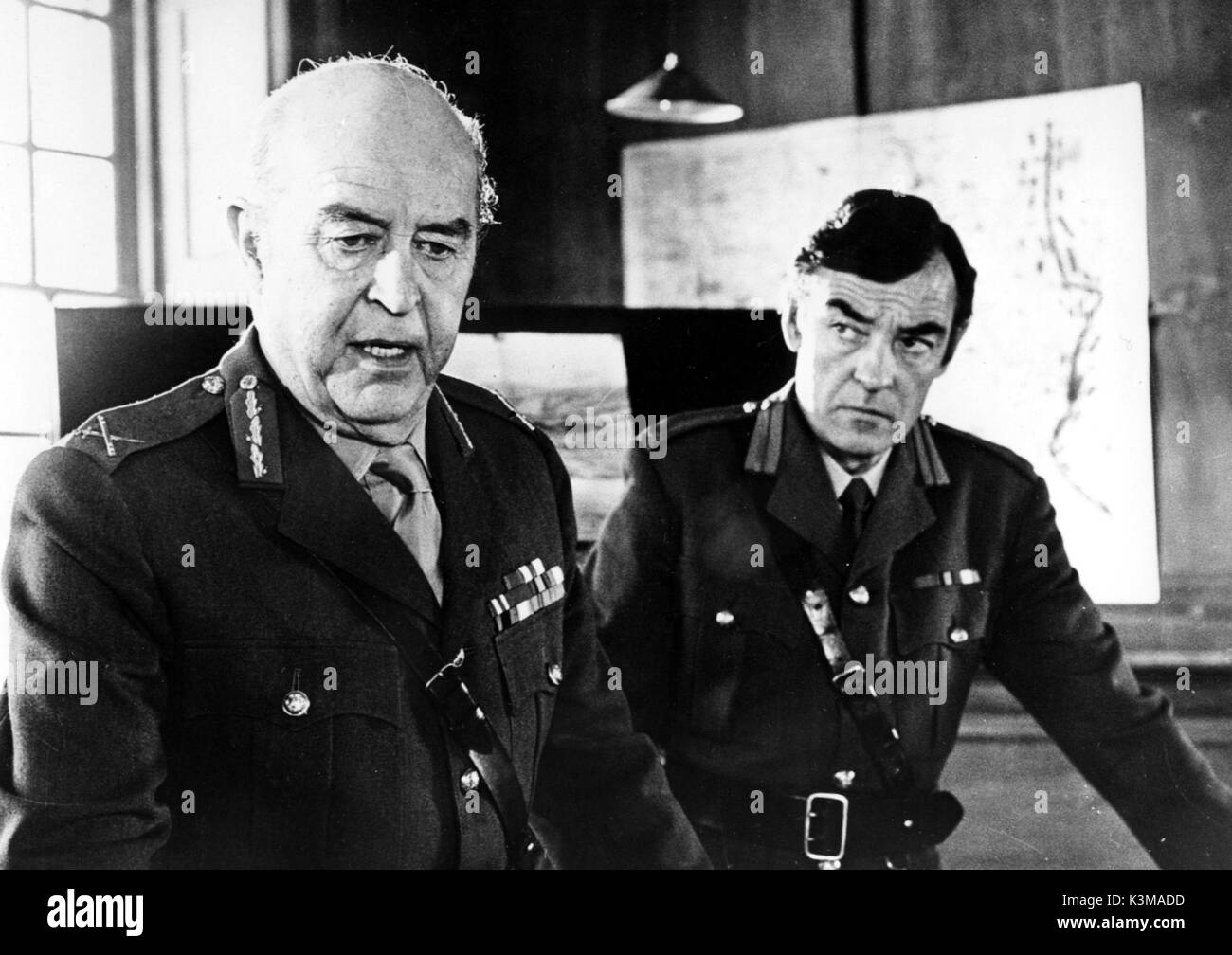 ACES HIGH [BR / FR 1976] RAY MILLAND, RICHARD JOHNSON Date : 1976 Banque D'Images