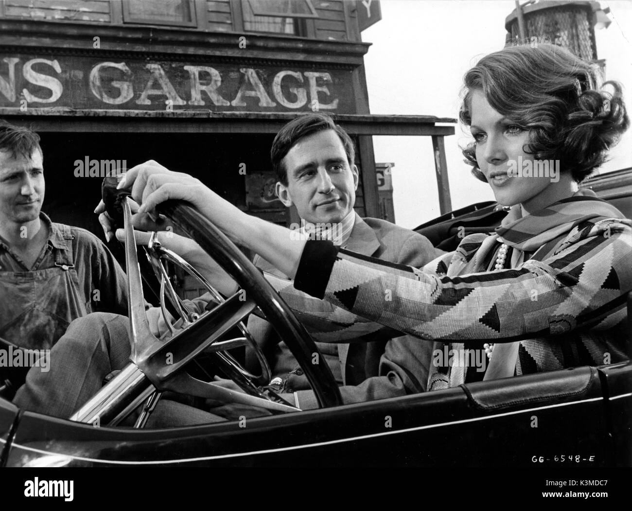 GATSBY LE MAGNIFIQUE [1974] SCOTT WILSON, SAM Waterston comme Nick Carraway, LOIS CHILES comme Jordan Baker Date : 1974 Banque D'Images