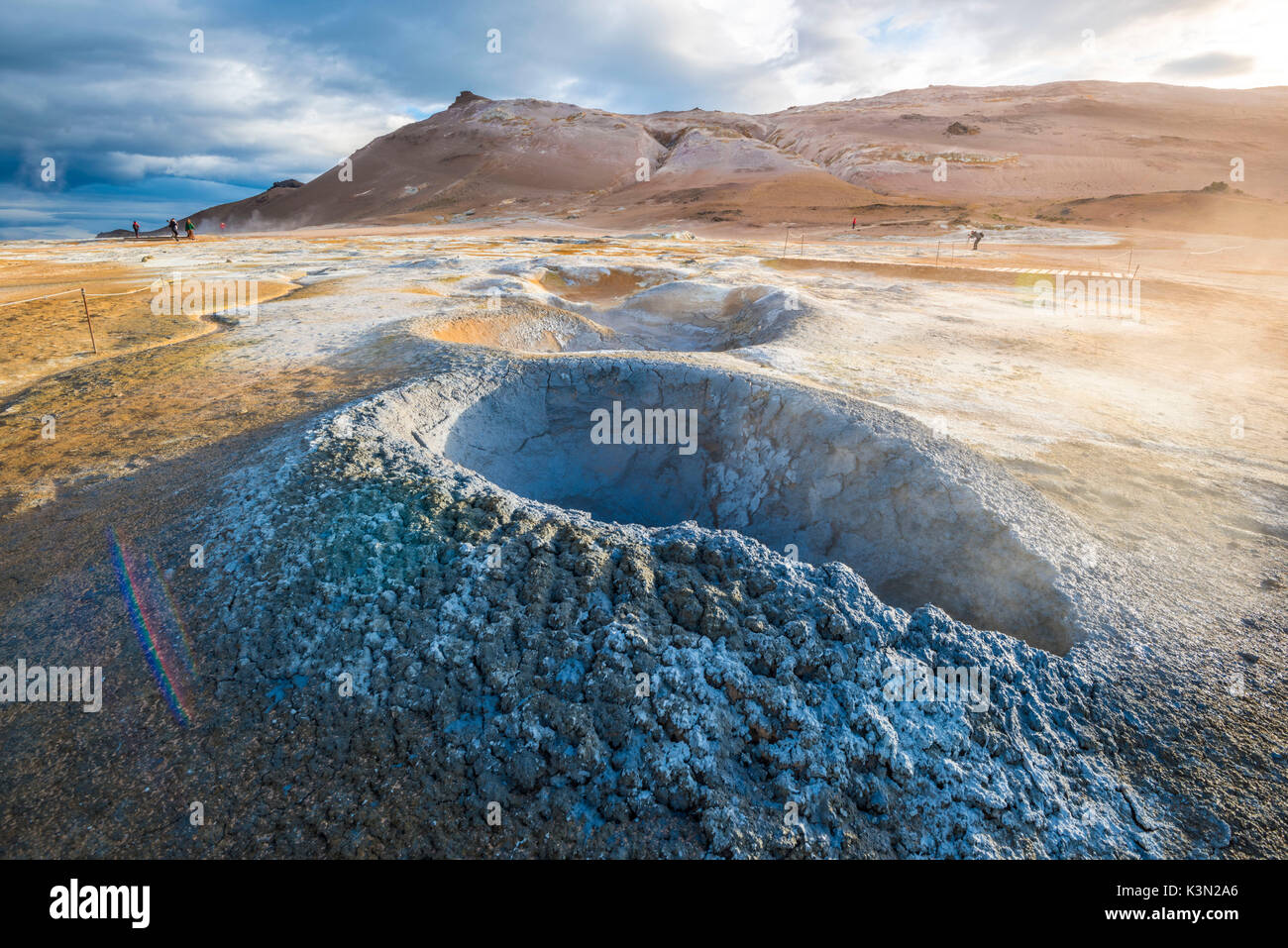 Caldeira de Krafla, Hverir, 73320, région du nord de l'Islande. L'activité géothermique. Banque D'Images