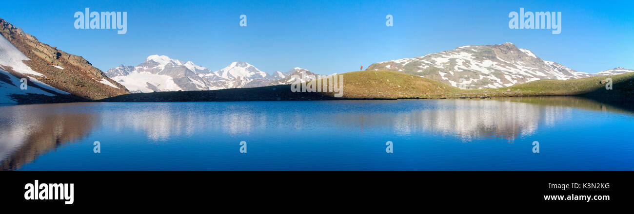 Miroir panoramique vue de Vago lake à Livigno, Alpes, Europe, Italie, Lombardie, Sondrio Banque D'Images