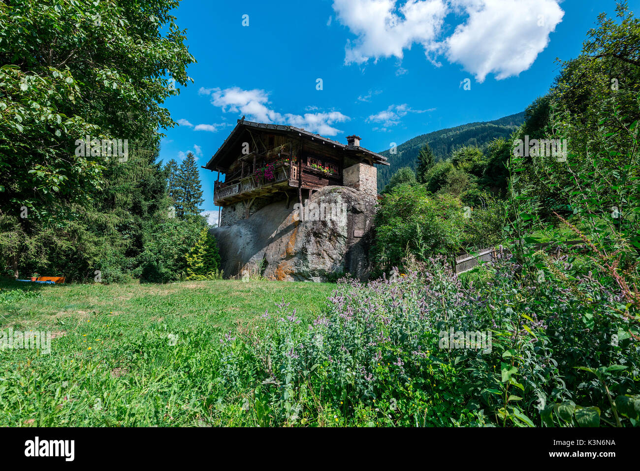 La vallée de Ulten, Tyrol du Sud, Italie. La Chambre sur la pierre dans la vallée de Ulten/Ultimo Banque D'Images
