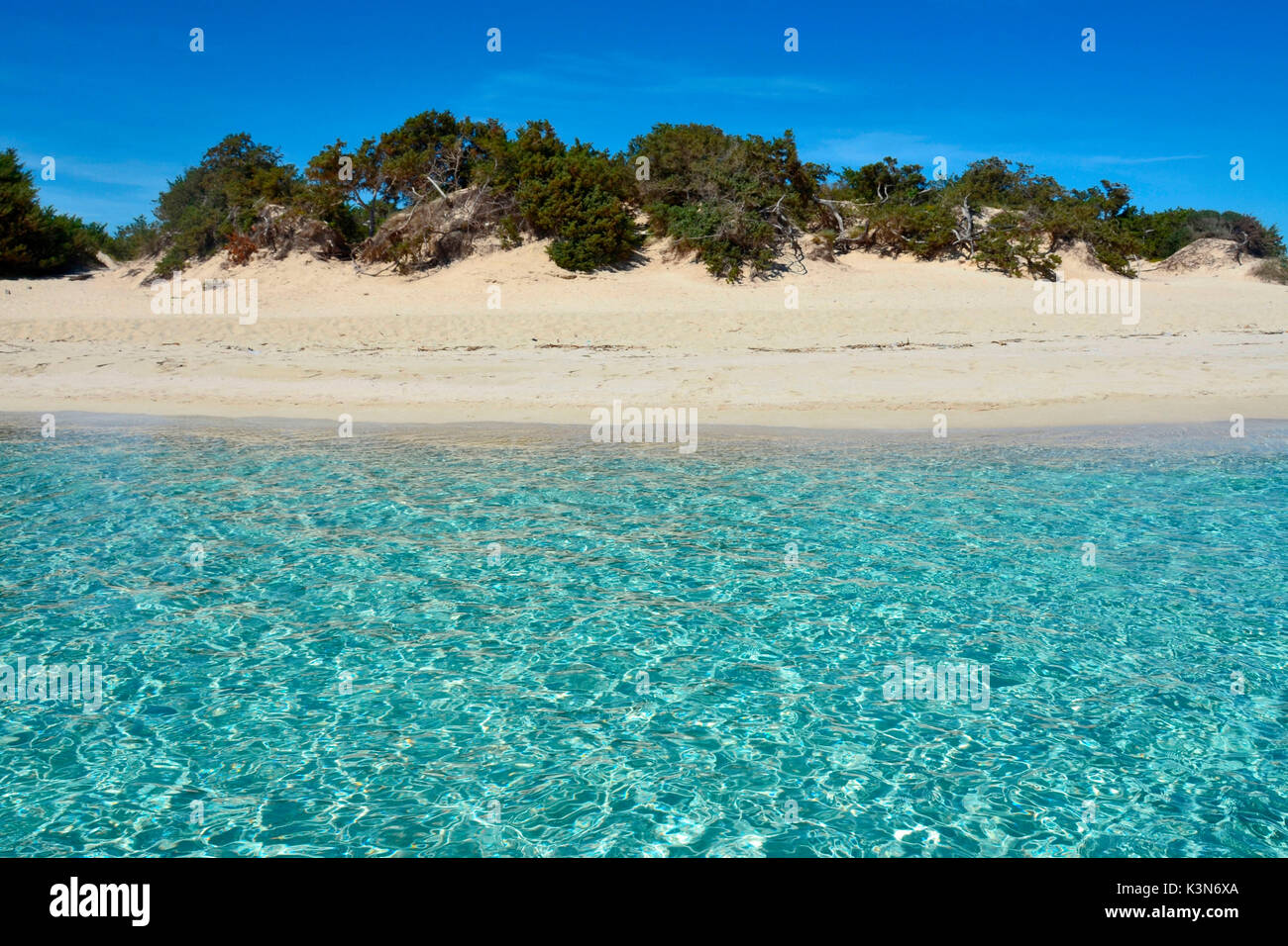 Leau Transparente Sur Dune Plage Près De Porto Cesareo