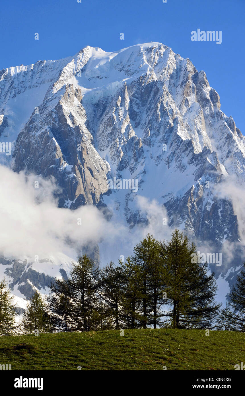 Grand Jorasses (Mont Blanc) après une tempête de neige, Val Ferret, vallée d'aoste, Italie Banque D'Images