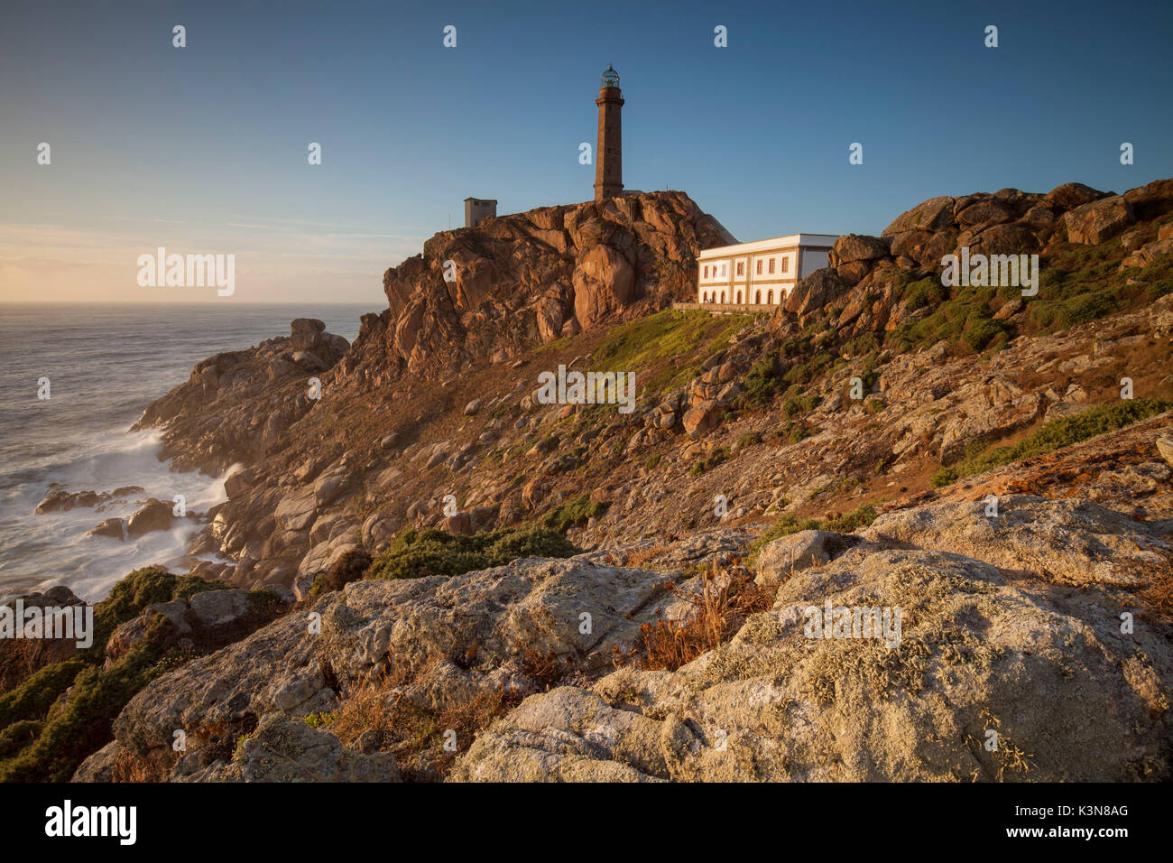 Cabo Vilan, Embach, A Coruna, Galice, Espagne, Europe. Vue sur le phare de Cabo Vilan Banque D'Images