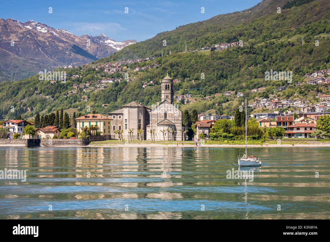 L'Italie, la Lombardie, le lac de Côme. L'église de Santa Maria Del Tiglio et San Vincenzo à Gravedona. Banque D'Images