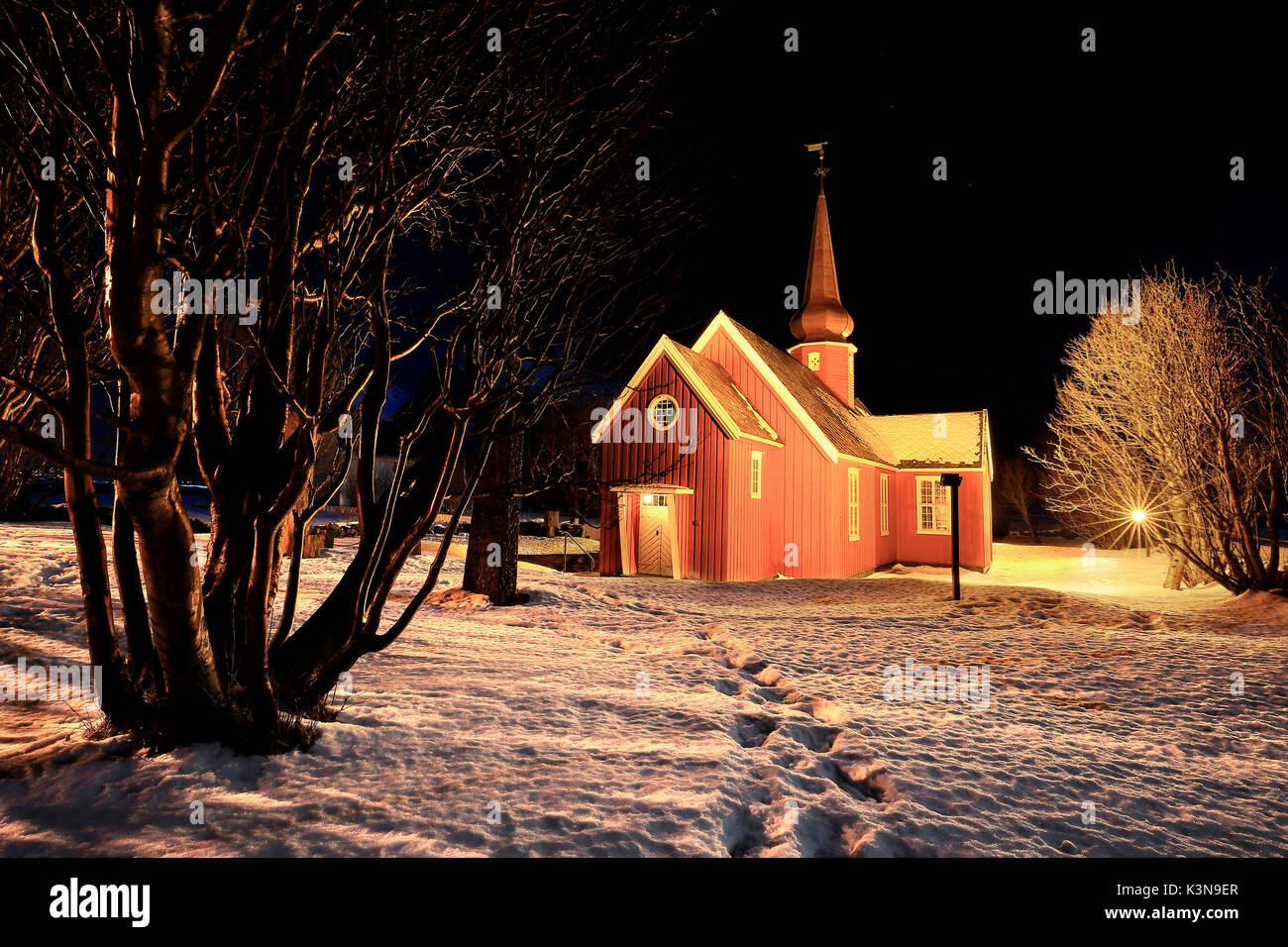 Flakstad église, Ramberg, la Norvège. Banque D'Images