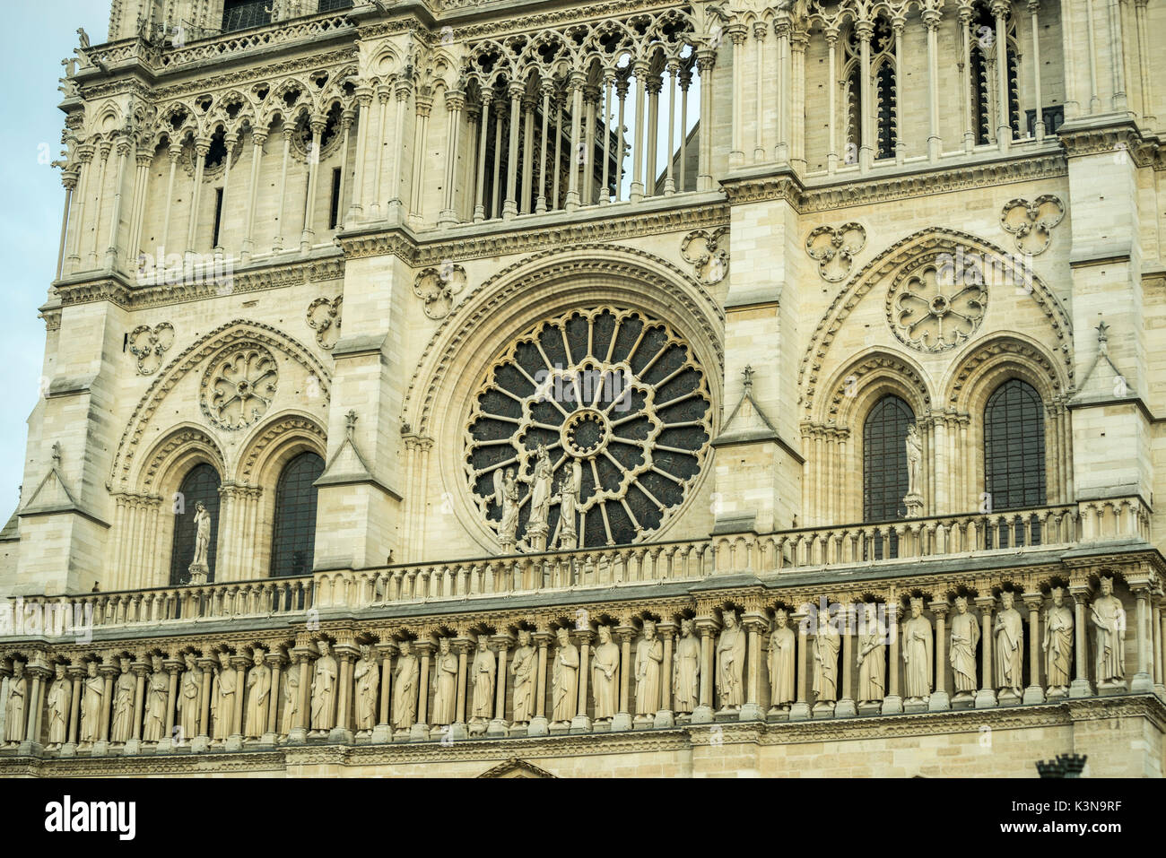 Décor d'entrée de la Cathédrale Notre Dame De Paris, Paris, France Banque D'Images