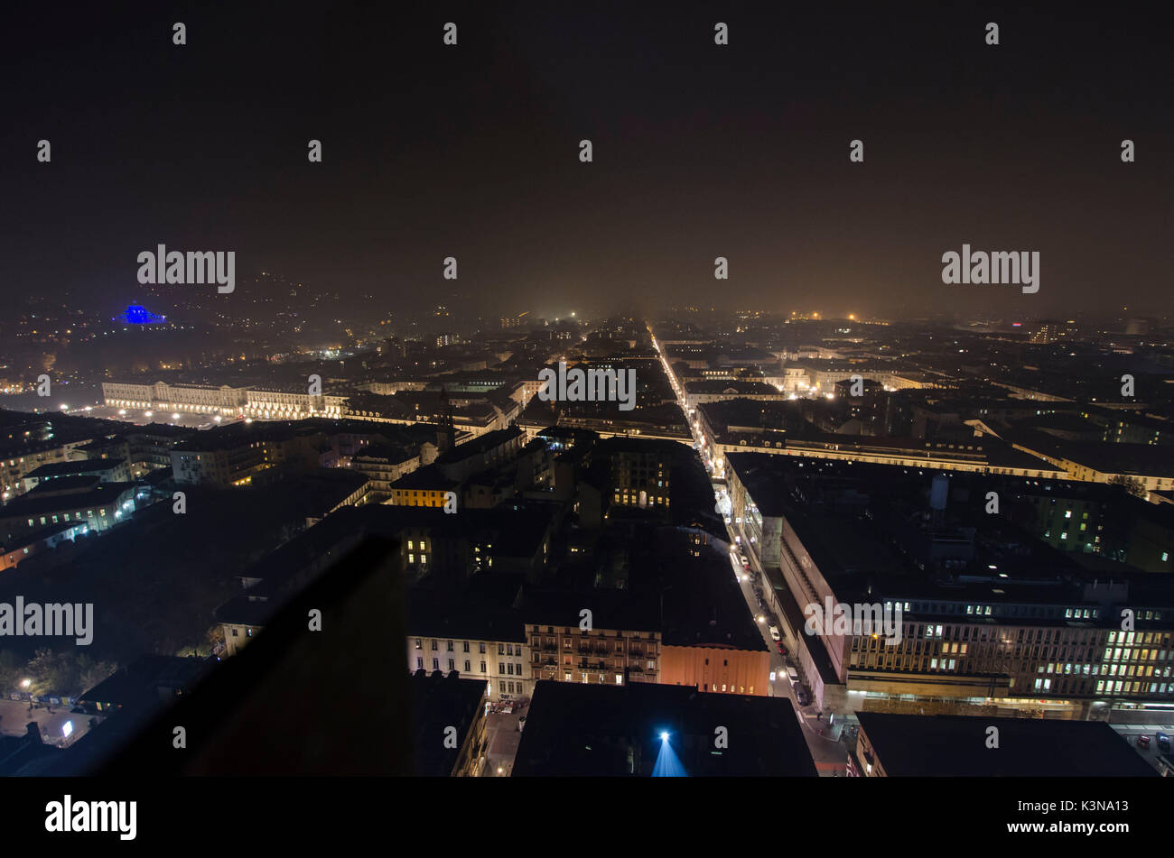 Vue nocturne depuis le sommet de la Mole Antonelliana (Turin, Piémont) Banque D'Images