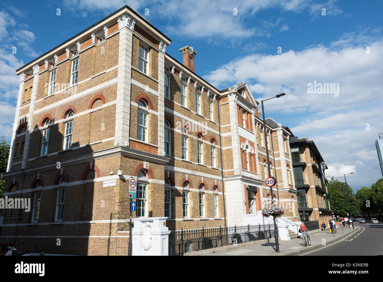 Extérieur de l'ancien West London Hospital, aujourd'hui Sony Ericsson House, Hammersmith, Londres, Angleterre, Royaume-Uni Banque D'Images
