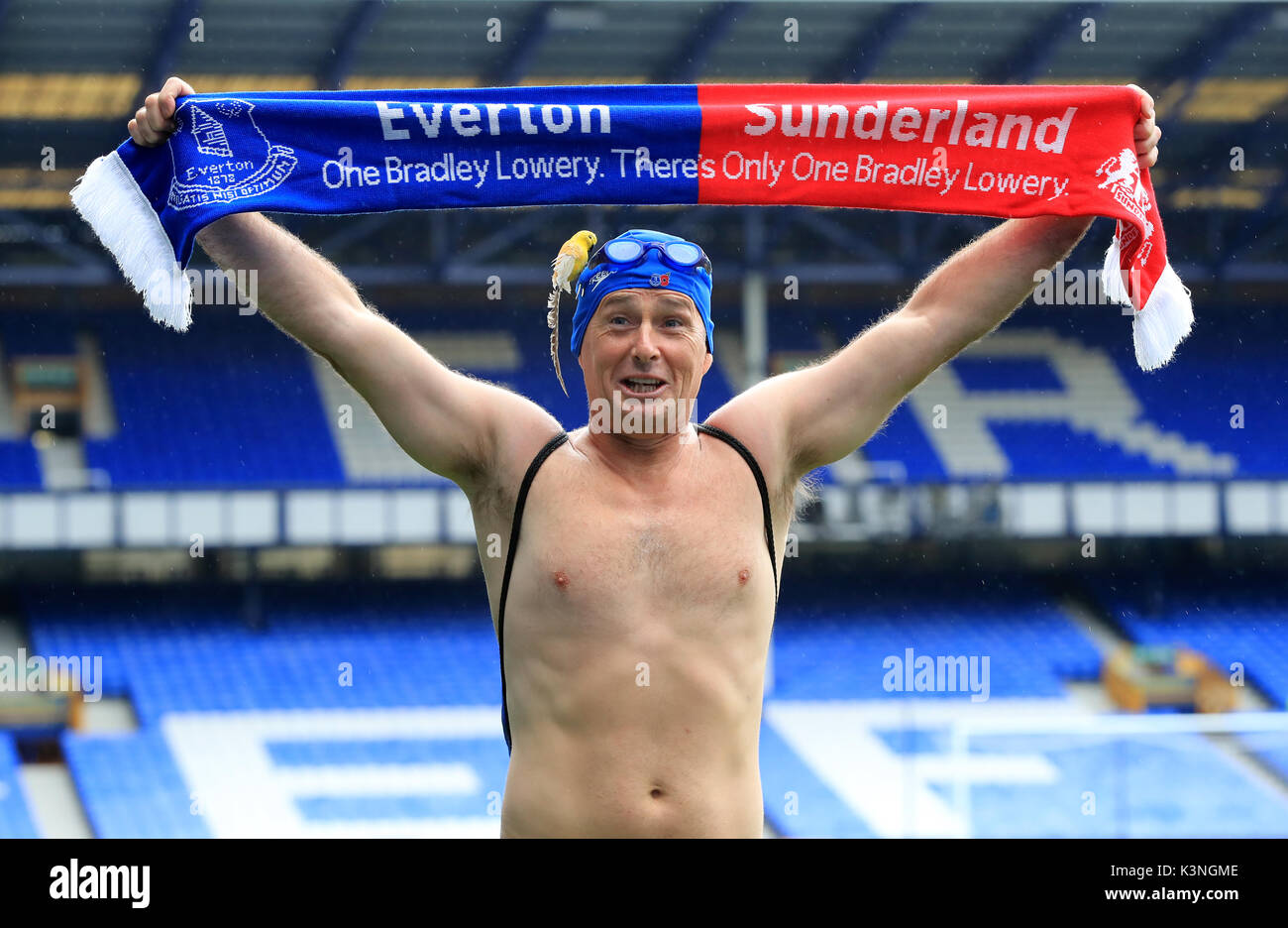 Michael Cullen aka Mick Speedo pendant le match de charité Lowery Bradley Goodison Park, Liverpool. ASSOCIATION DE PRESSE Photo. Photo date : dimanche 3 septembre 2017. Voir l'ACTIVITÉ DE SOCCER histoire Lowery. Crédit photo doit se lire : Peter Byrne/PA Wire. RESTRICTIONS : Aucune utilisation non autorisée avec l'audio, vidéo, données, listes de luminaire, club ou la Ligue de logos ou services 'live'. En ligne De-match utilisation limitée à 75 images, aucune émulation. Aucune utilisation de pari, de jeux ou d'un club ou la ligue/dvd publications. Banque D'Images