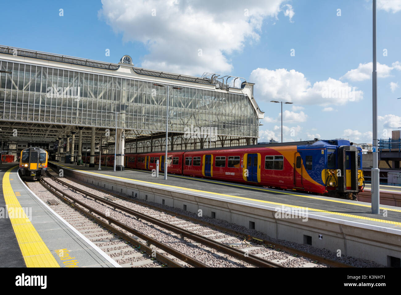 Les nouvelles plates-formes plus longues à la gare de Waterloo à Londres, Waterloo, Angleterre, Royaume-Uni Banque D'Images