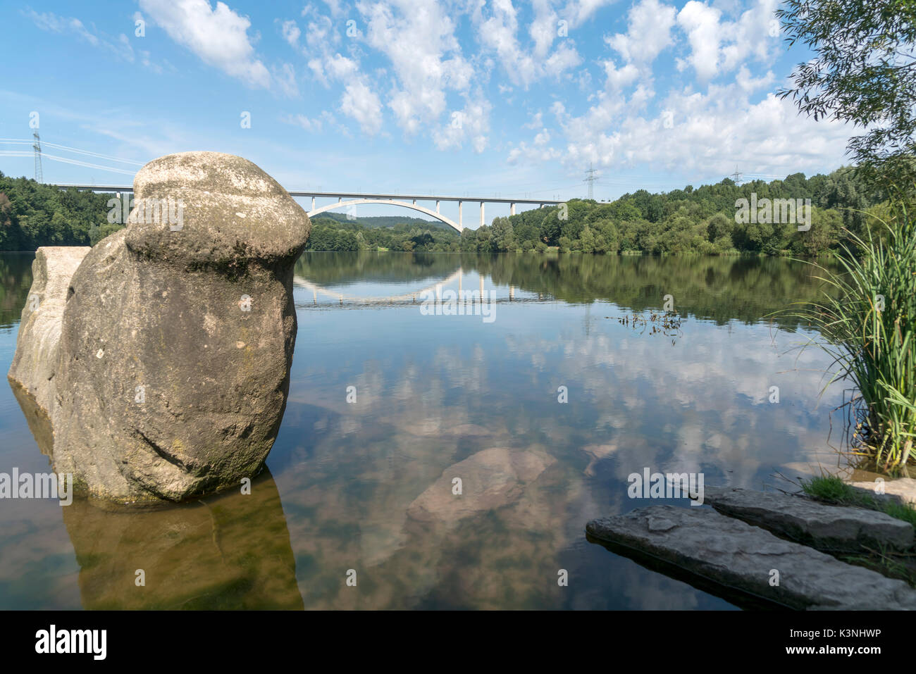 Froschgrundsee Froschgrundsee Talbrücke Stausee und bei Rödental, Oberfranken, Bayern, Deutschland | lake et Froschgrundsee pont près de Barcelona, Banque D'Images