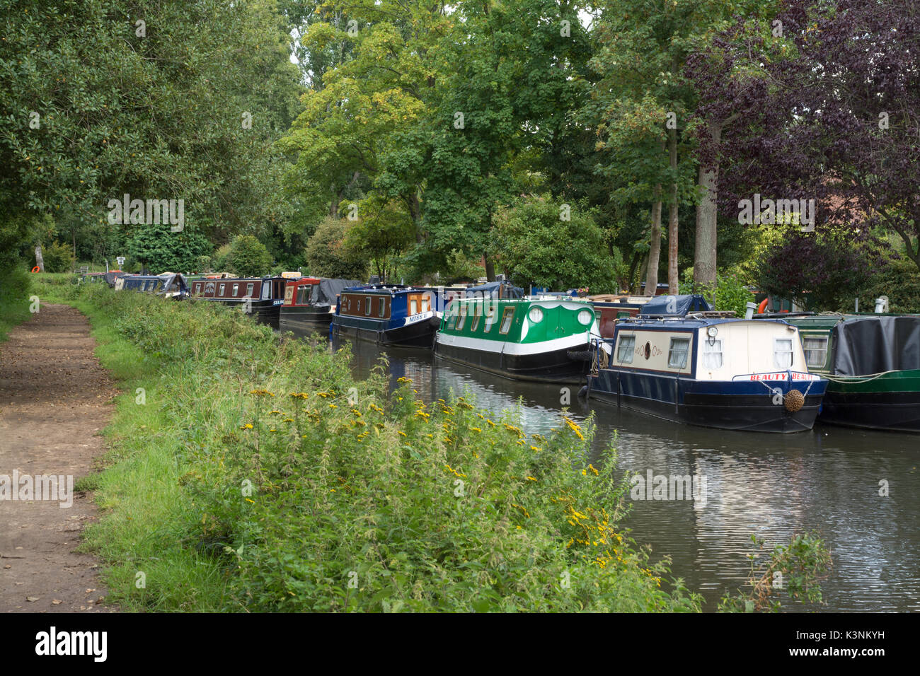 La Narrowboats Farncombe Boat House près à Godalmin à Surrey, UK Banque D'Images