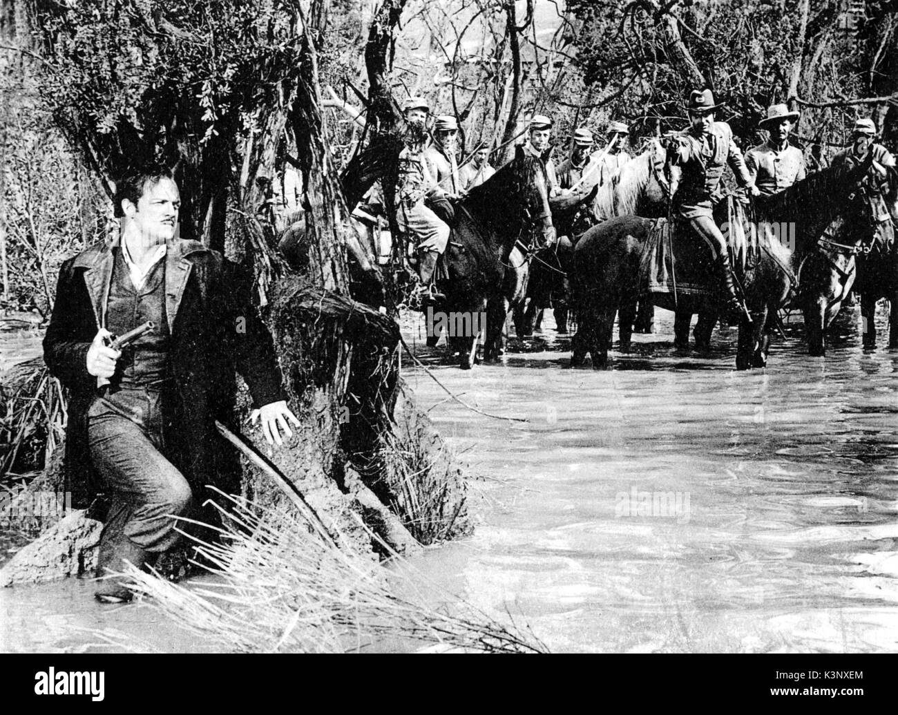 Appuyez sur les racines [US] 1948 VAN HEFLIN [gauche] Date : 1948 Banque D'Images