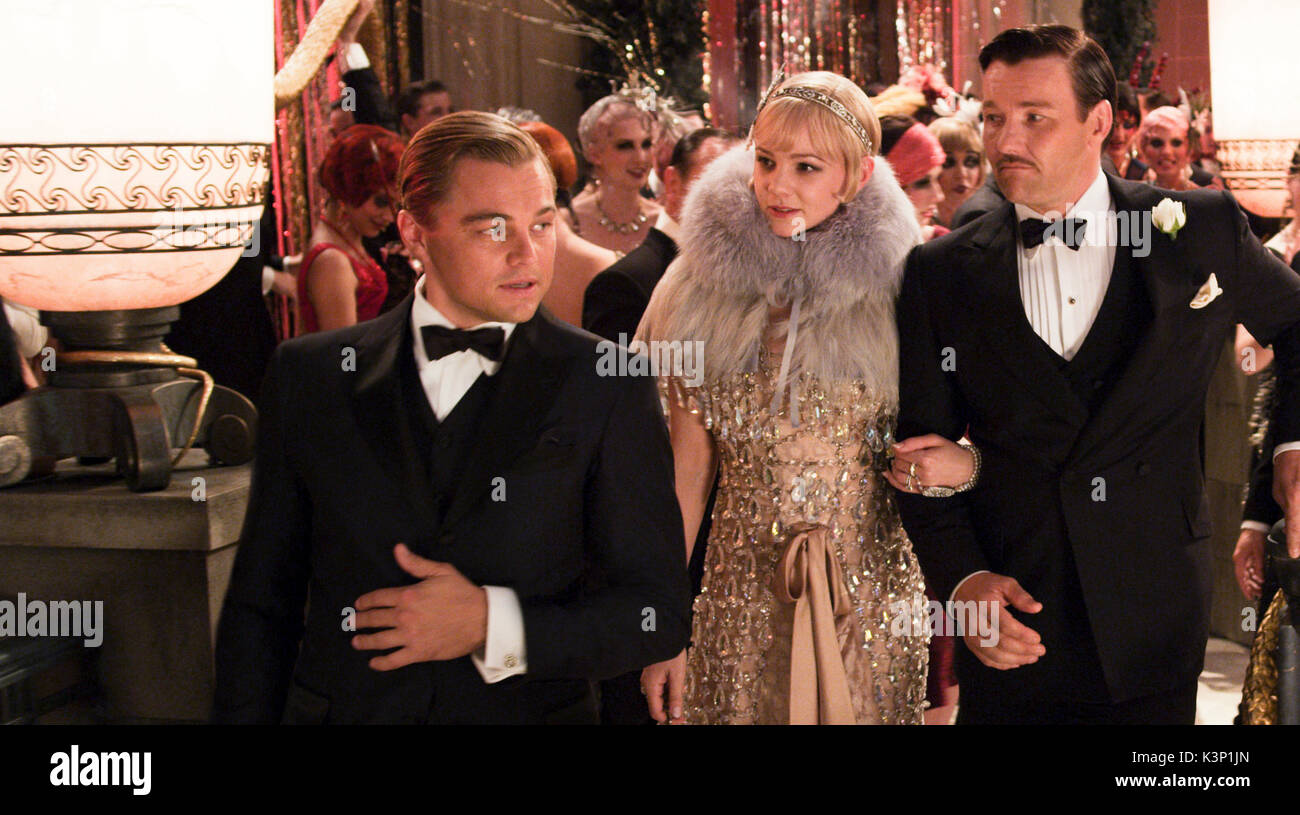GATSBY LE MAGNIFIQUE [NOUS / AUS 2013] leonardo dicaprio comme Jay Gatsby, CAREY MULLIGAN en Daisy Buchanan, JOEL EDGERTON comme Tom Buchanan Date : 2013 Banque D'Images