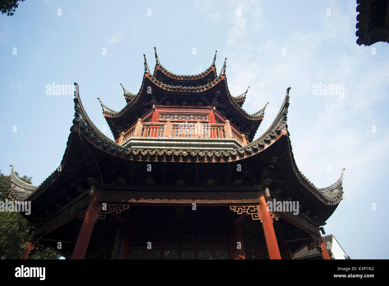 Charpenterie traditionnelle hamlet vieille rue shantang octagon house pavilion à Suzhou en Chine. Banque D'Images