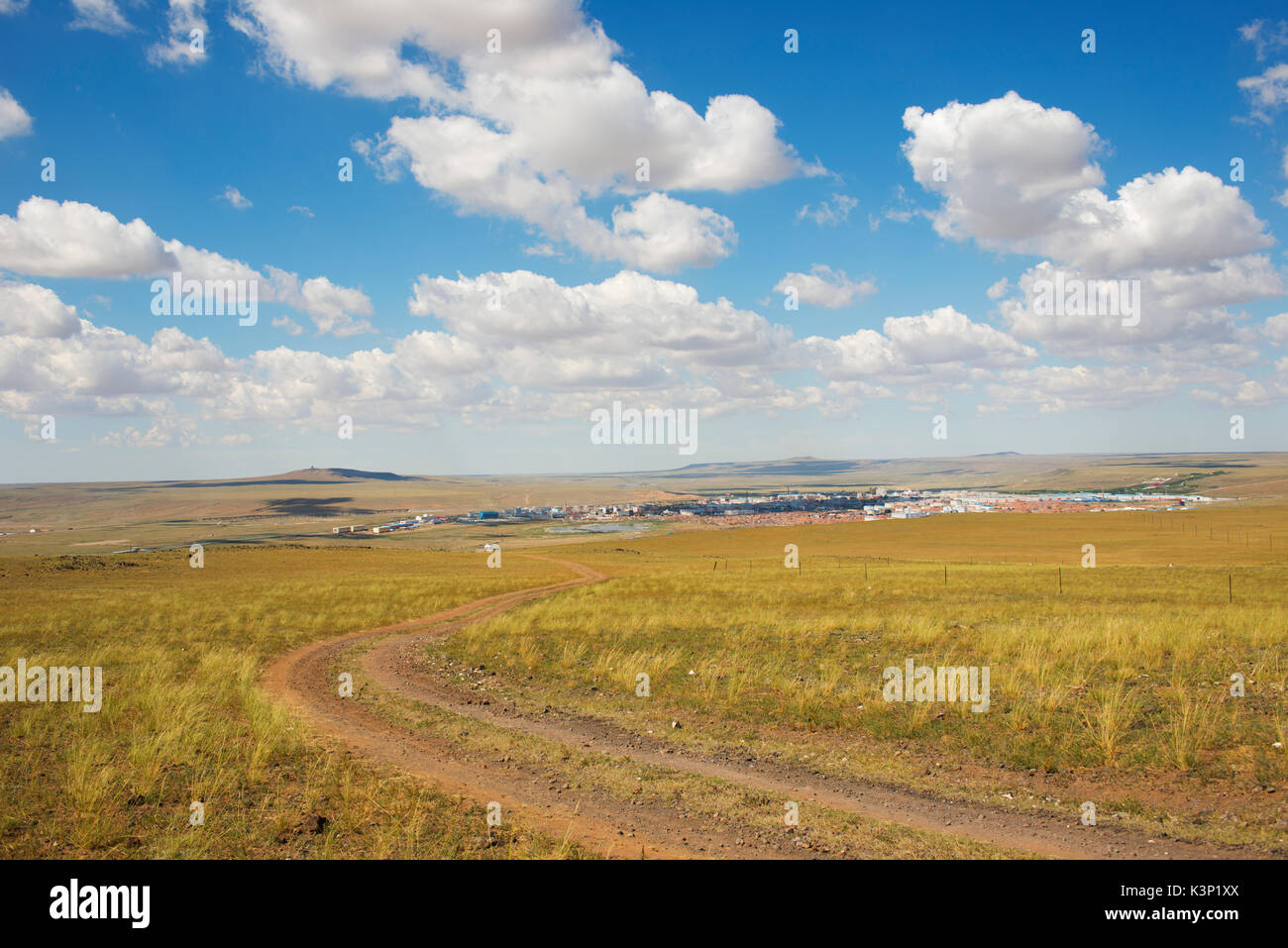 Les prairies de la Mongolie intérieure abaga se tenait sur une colline dominant la ville panorama. Banque D'Images