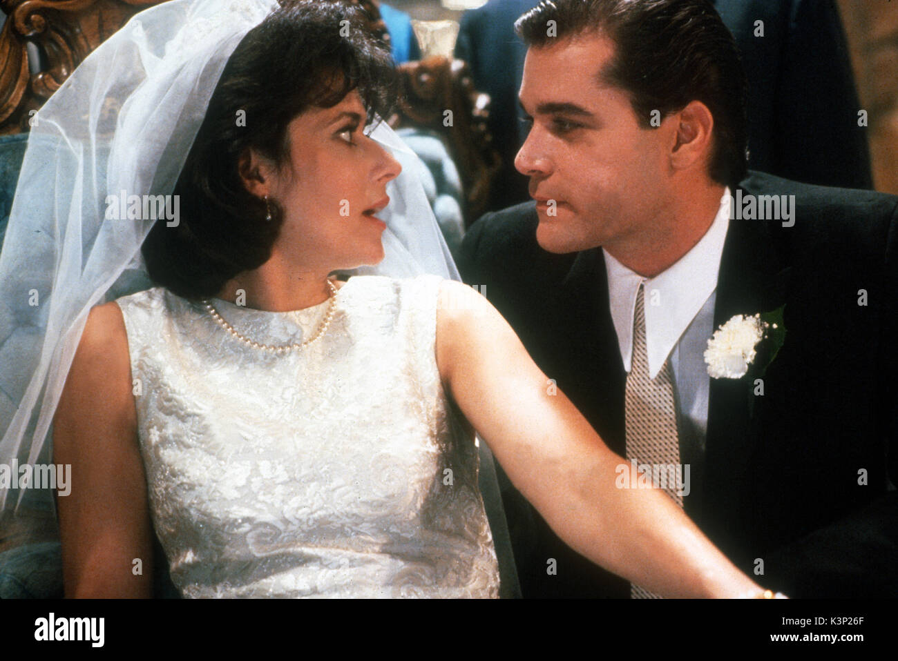 Les Affranchis [US] 1993 LORRAINE BRACCO, Ray Liotta comme Henry Hill Date : 1993 Banque D'Images