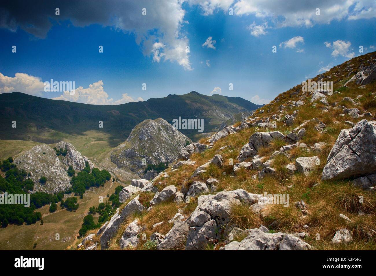 Décor de montagne en Albanie, à la frontière avec la Macédoine : shebenik jablanice national park Banque D'Images