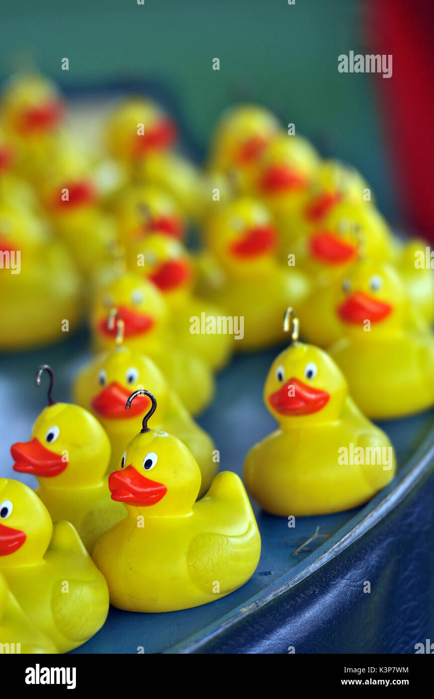 Lot de 20 canards lestés en plastique de 7 cm avec crochets – Couleurs assorties