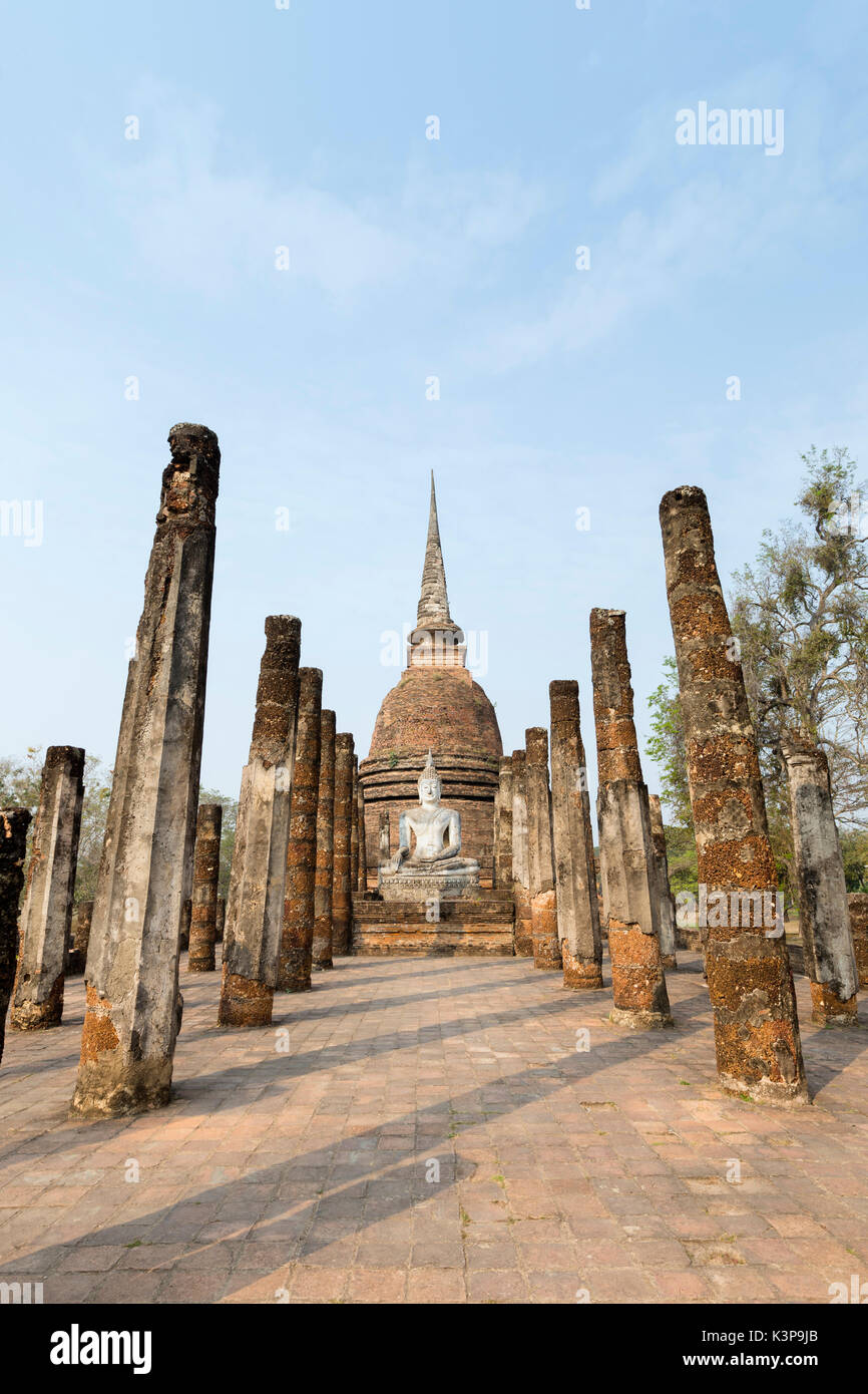 Les ruines d'un temple bouddhiste (Wat Mahathat) dans la région de