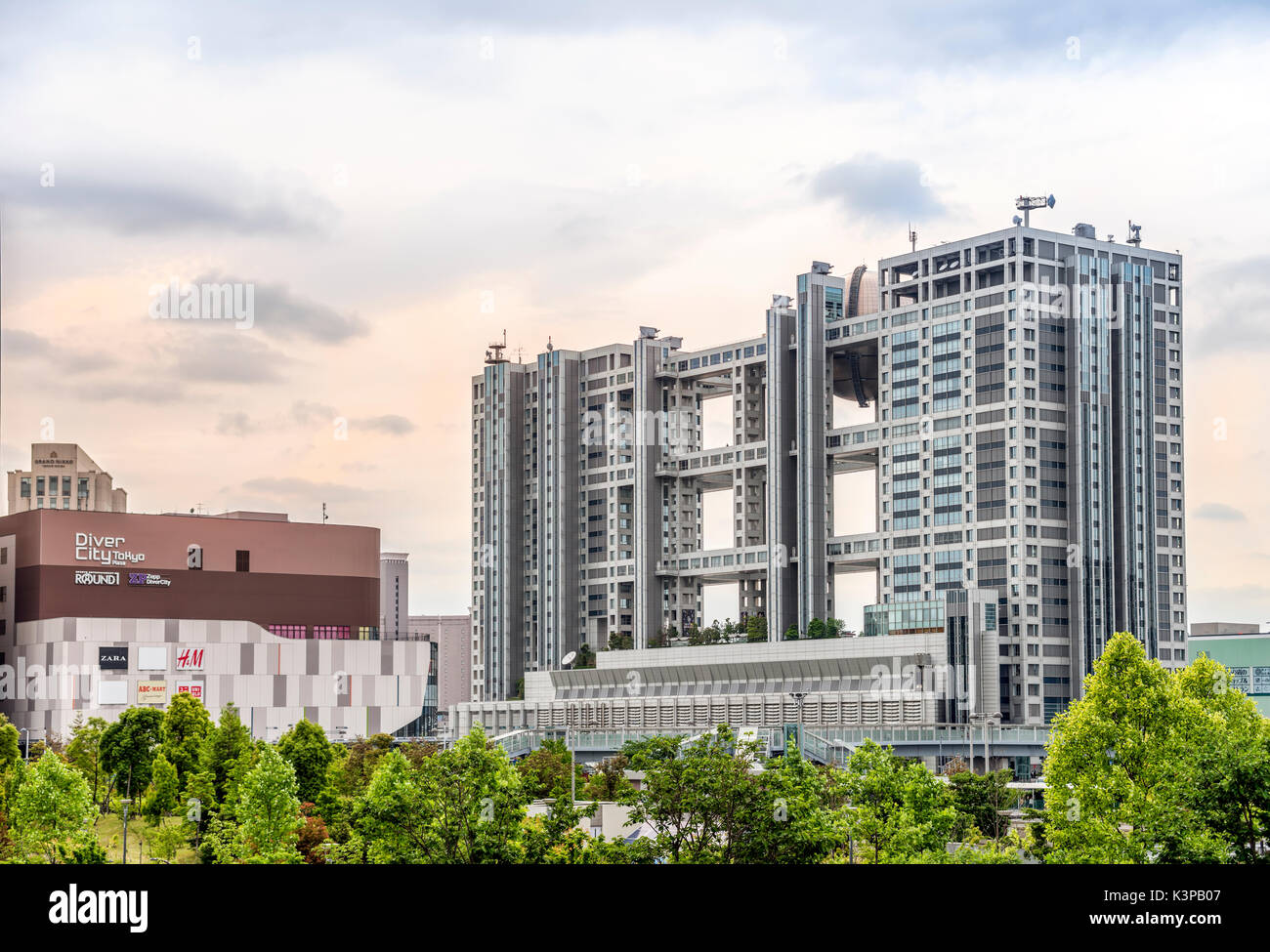 Fuji Television, connue sous le nom de Fuji TV, siège à Odaiba, Minato, Tokyo, Japon Banque D'Images