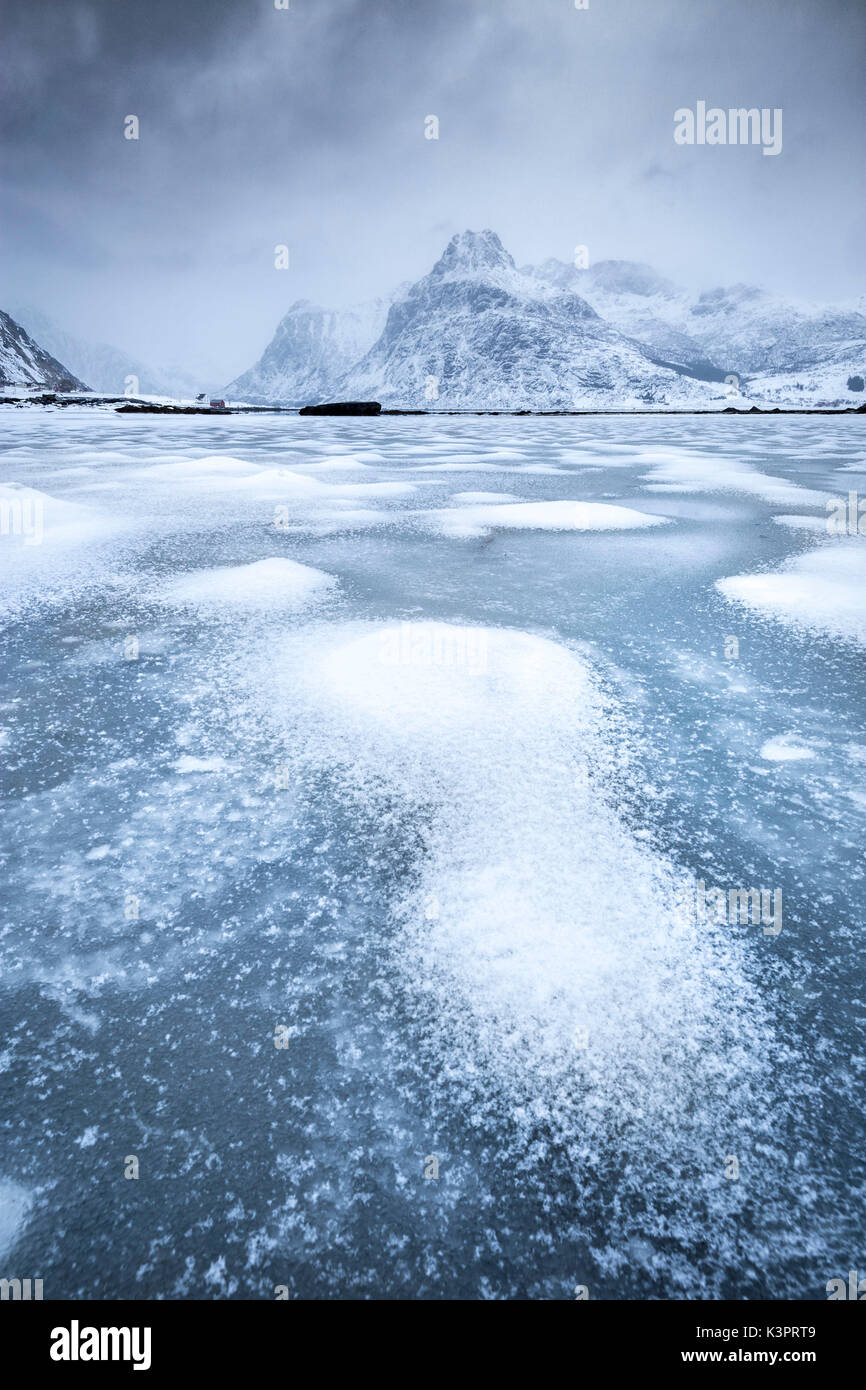 Lac gelé, îles Lofoten, Norvège Banque D'Images